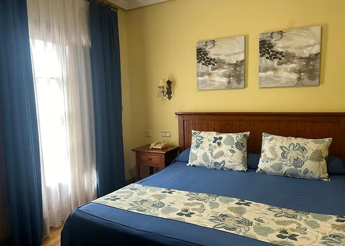Hôtel 3 étoiles: Hotel Casona De La Reyna