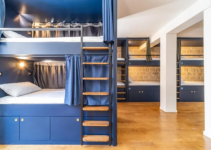 Fraternity-Hotel