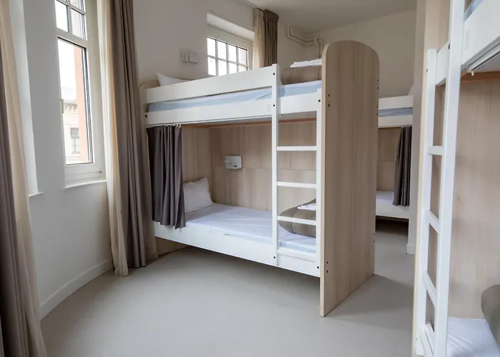Hotel pres du College: La Brasserie Hostel