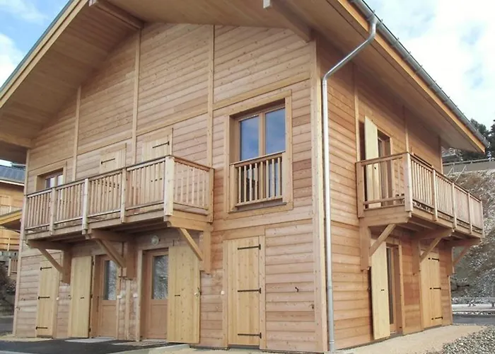 Chalet spacieux à Chamrousse pour 8 personnes sur 3 niveaux - FR-1-549-107