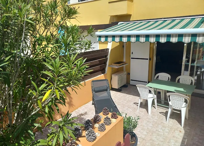 Appartement climatisé avec terrasse parking piscine et terrains de tennis
