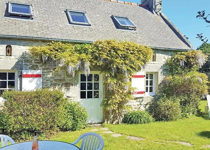 2 Bedroom Cozy Home In Douarnenez