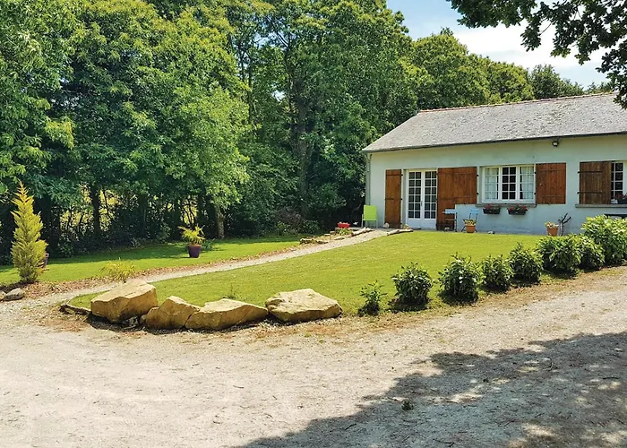 2 Bedroom Cozy Home In Locronan