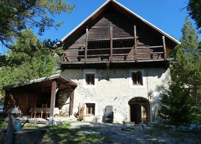 MAISON CARAIL Névache 14 personnes