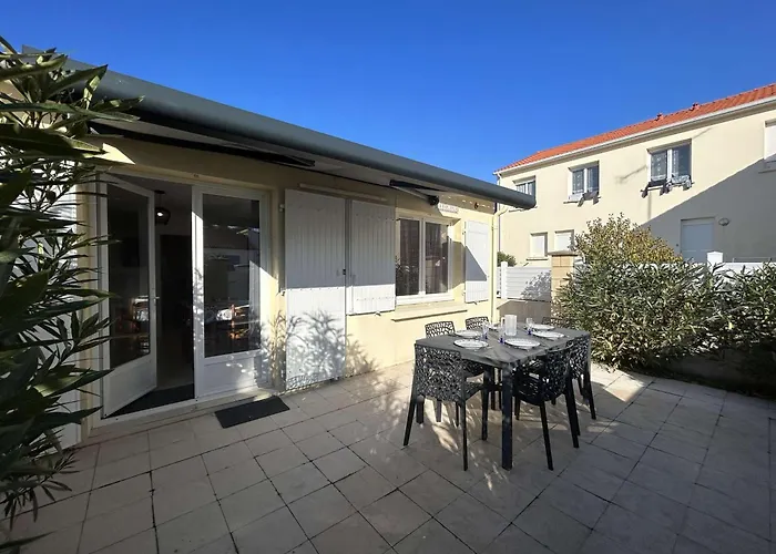 Maison de Vacances avec Terrasse Dallée, 6 Couchages, à Deux Pas de l'Océan à St-Jean-de-Monts - FR-1-224C-94