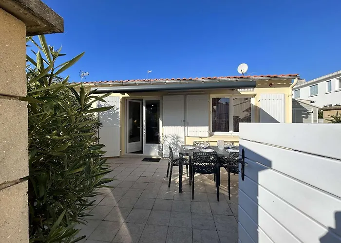 Maison de Vacances avec Terrasse Dallée, 6 Couchages, à Deux Pas de l'Océan à St-Jean-de-Monts - FR-1-224C-94