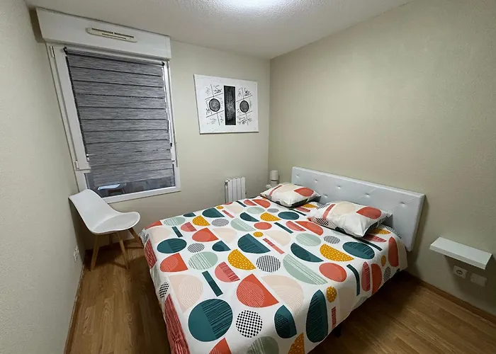 F2 rénové lumineux dans résidence avec balcon et parking