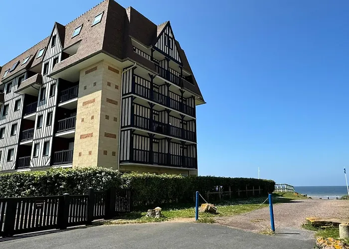 Appartement 2 Pieces Avec Balcon, Ascenseur, Cuisine Equipee - Cabourg - Fr-1-487-340