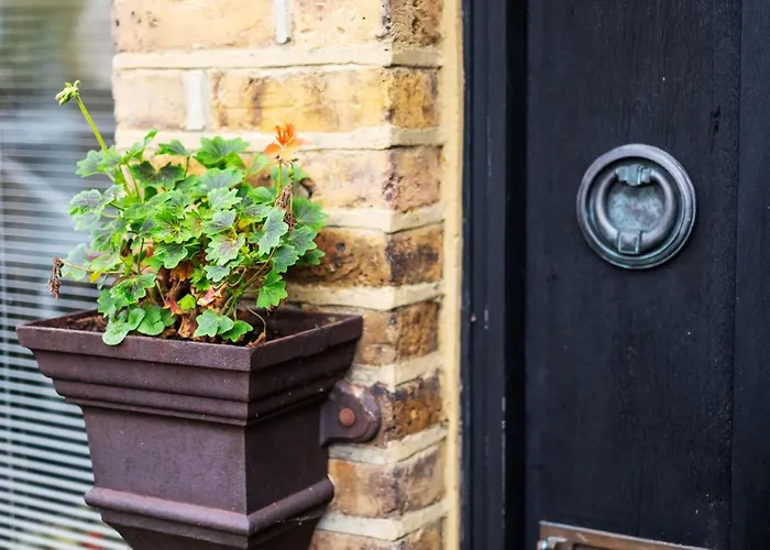 Holly Lodge Coach House By Interhome