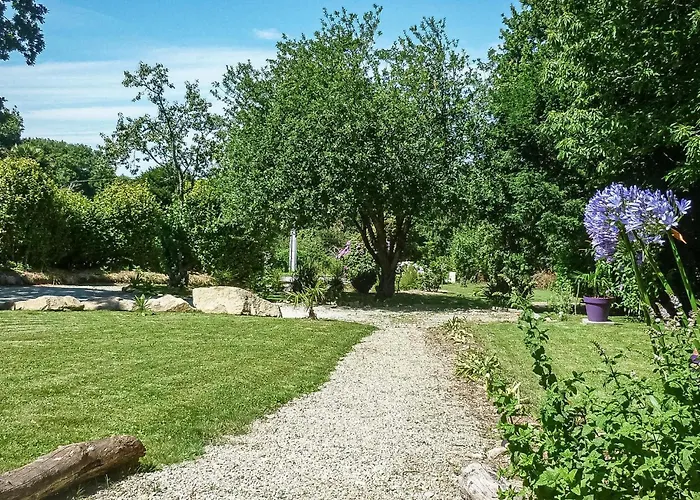 2 Bedroom Cozy Home In Locronan
