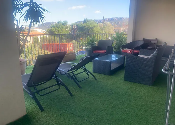 Trés Bel appartement de 105 M2 et 45 M2 de terrasse à 100 m du port