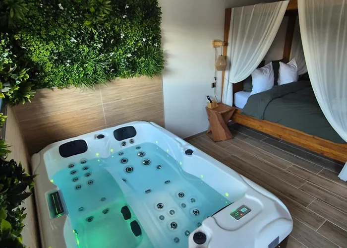 Hôtel Jacuzzi: Le Cocoon - Jacuzzi, Sauna et Piscine privée