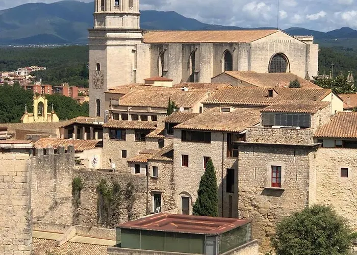 Self Catering: AS Palau dels Alemanys Suites Boutique Monument