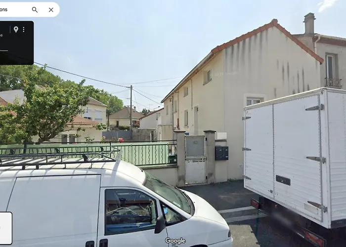 Agréable maison avec parking gratuit sur place.