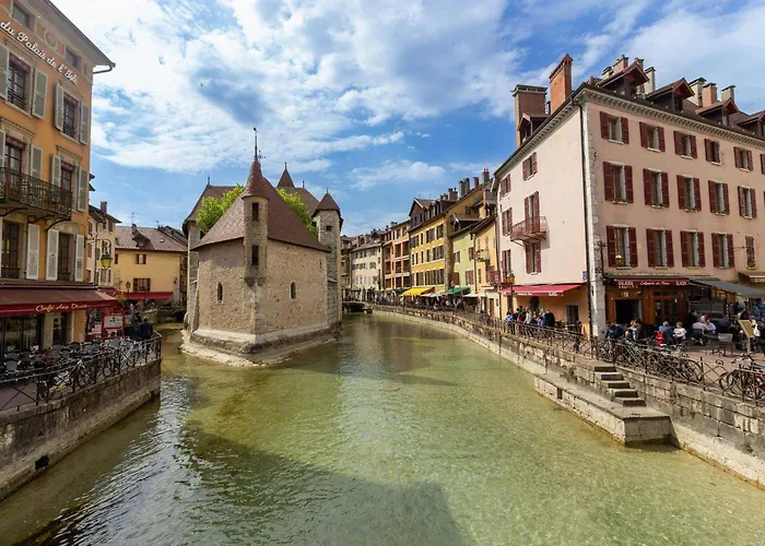 Duplex F2 avec terrasse vue lac, parking et WiFi – Annecy - FR-1-432-5