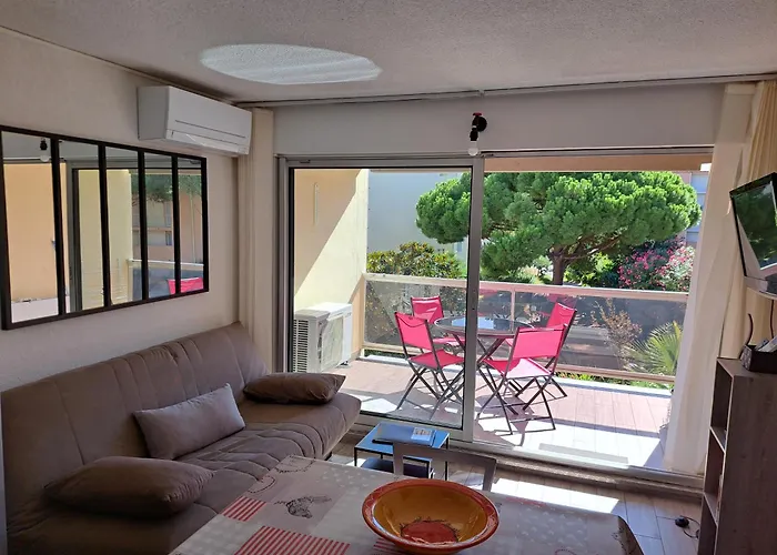Hélios 32, T2 climatisé, parking, 500m plage