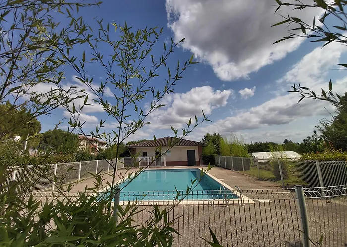 Le Sporting Land - avec entrée autonome, parking privé&sa piscine ! -