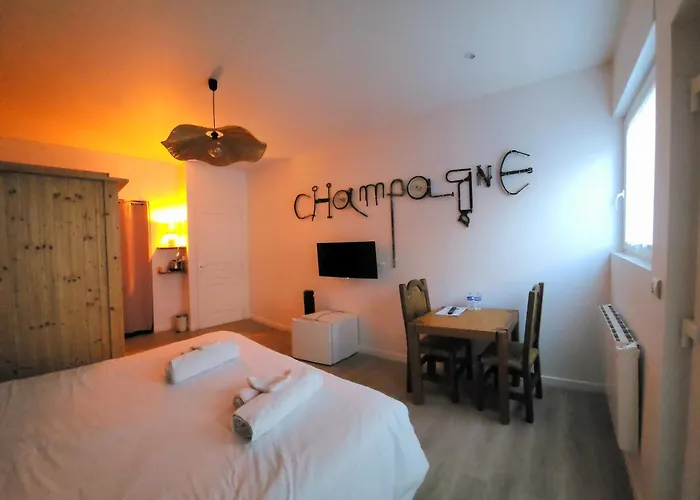 Chambres privées hyper-centre Epernay lit 160x200cm