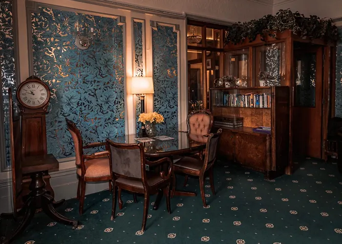London Visitors Hotel