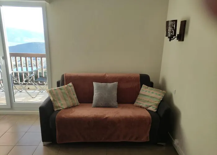 Studio avec vue panoramique sur la montagne