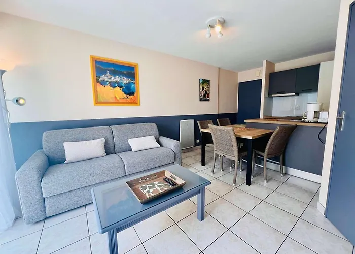 Quiberon: 2 pièces, balcon sud, animaux admis, parking étroit - FR-1-478-112