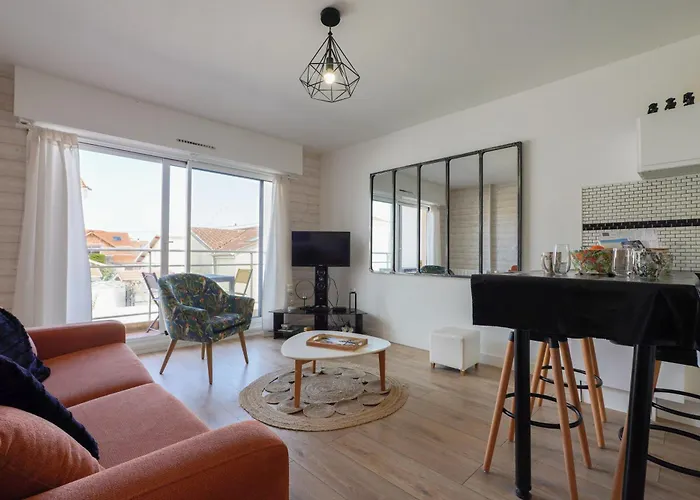 Studio entièrement rénové à deux pas des plages