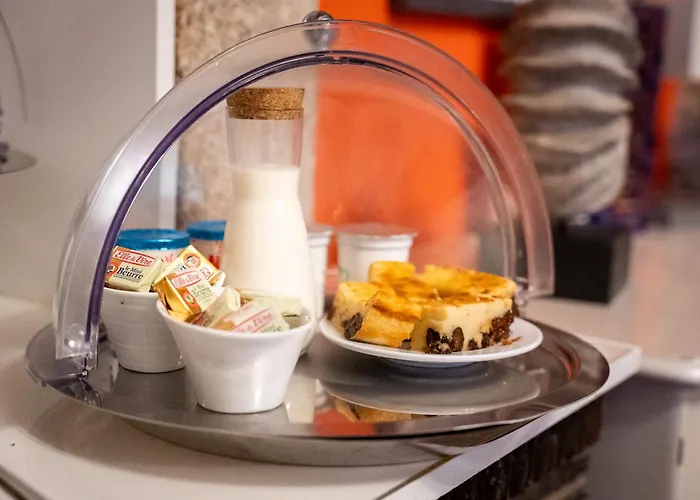 LA MEFFRAIS 1741 - Manoir d'hôtes avec Parking Privé - 3 minutes de Dinan