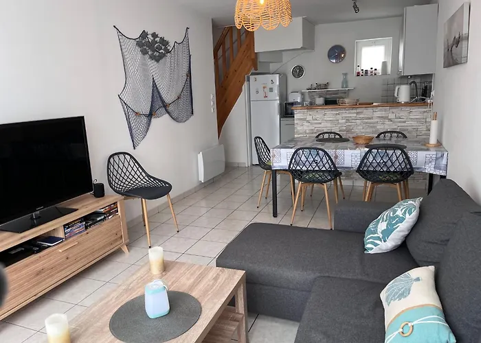 Maison avec grande terrasse à 100m de la plage