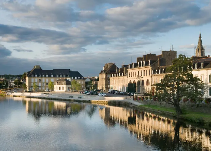 Hotel pres du College: Auberge de Jeunesse HI Pontivy