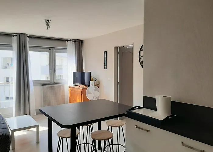 Appartement Confortable En Plein Centre De Saint-Jean-De-Luz, A Deux Pas De La Plage Et Des Commerces - Fr-1-239-586