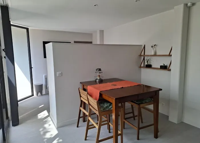 Studio B.