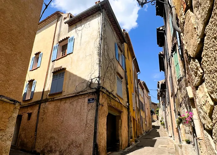 Provencal House With Sunny Terrace