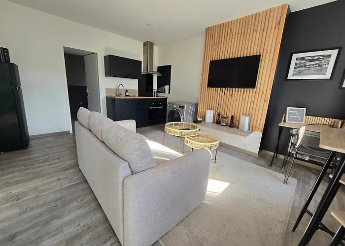 Idéal couples&pro - Patio extérieur- Proche centre ville et gare - Promenade au bord de la Charente - Parking à proximité - Wifi très haut debit - Équipement premium -Netflix