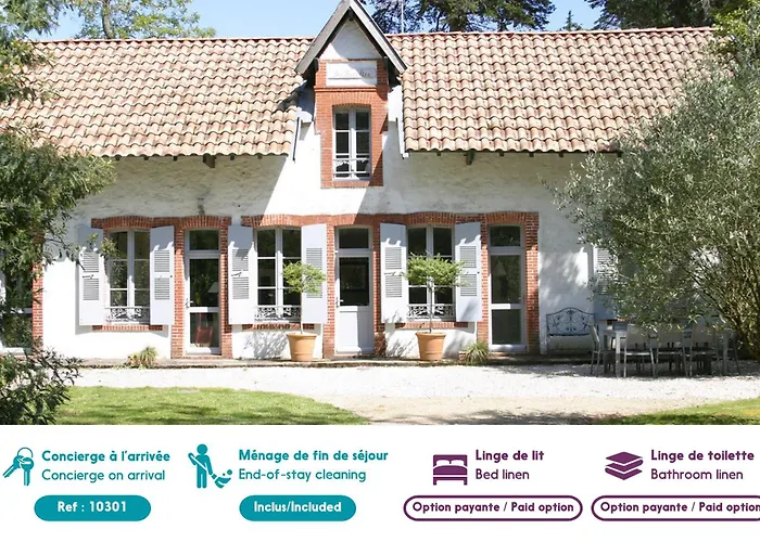 Villa traditionnelle au coeur du bois de la chaise