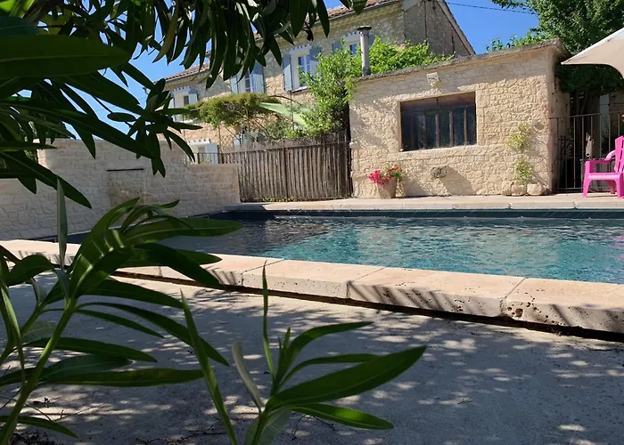 Farmhouse In Carpentras With Pool