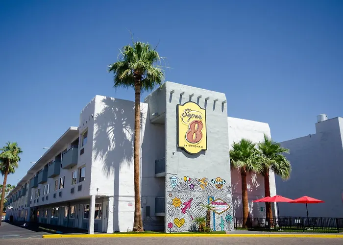 Super 8 By Wyndham North Strip/Fremont St. Area