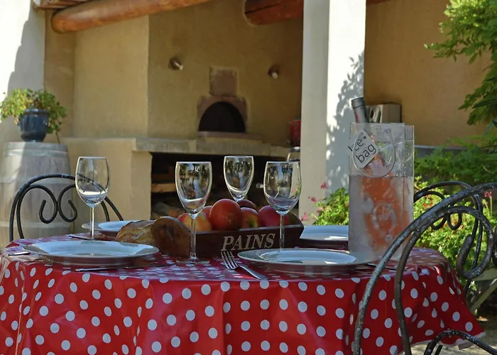 Farmhouse In Carpentras With Pool