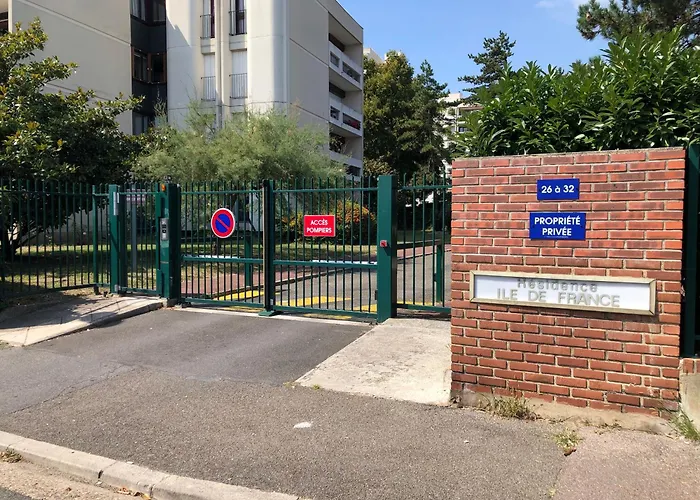 ChezClervie Nanterre City Paris La Défense Arena
