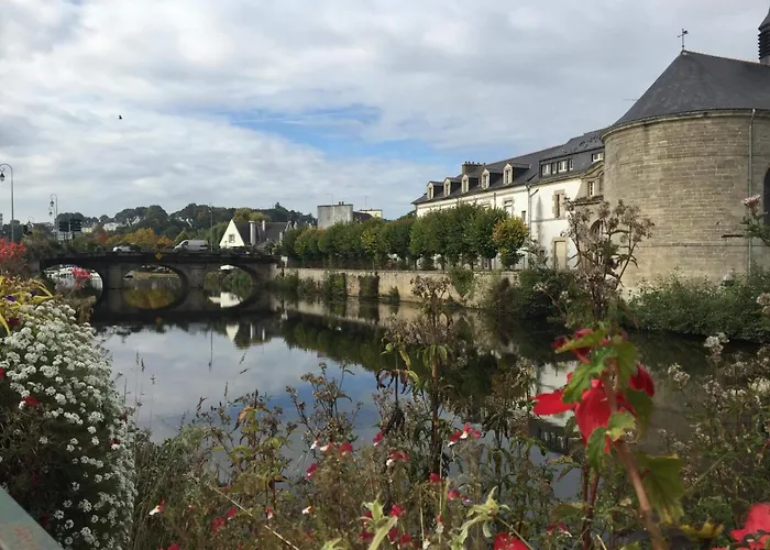 Hotel pres du College: Auberge de Jeunesse HI Pontivy