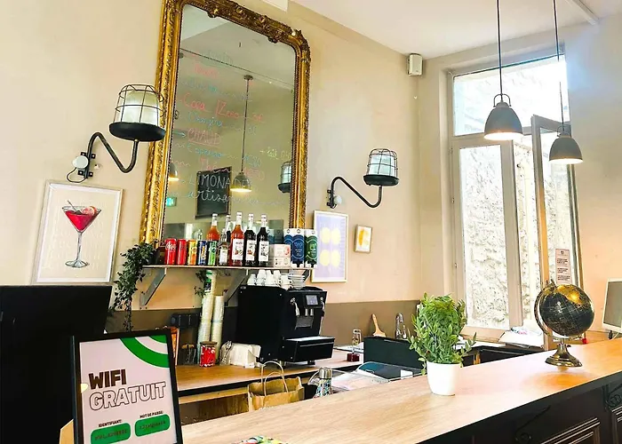 Hôtel central: Auberge de jeunesse HI Avignon