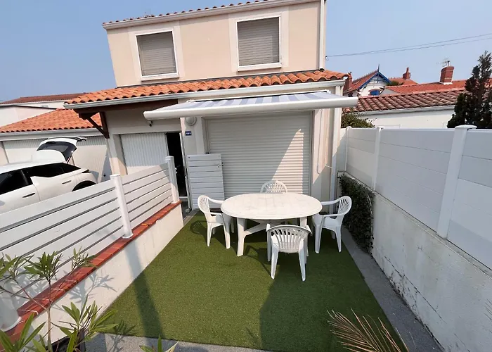 Maison avec grande terrasse à 100m de la plage