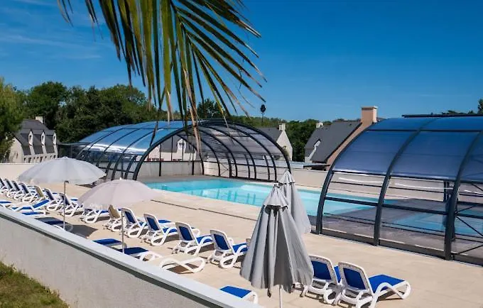 Villa privée: Maison avec piscine chauffée toute l'année à Morgat en bretagne sur la presqu'île de Crozon située à 800 m de la mer