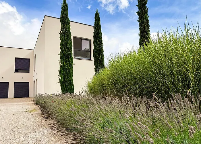 Hôtel avec piscine: Les Trois Cyprès