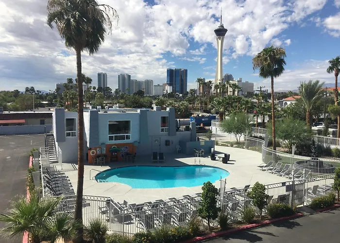 Super 8 By Wyndham North Strip/Fremont St. Area