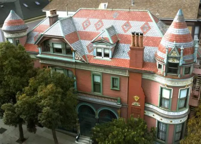  Chateau Tivoli Bed And Breakfast