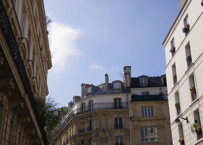 Hôtel central: District République