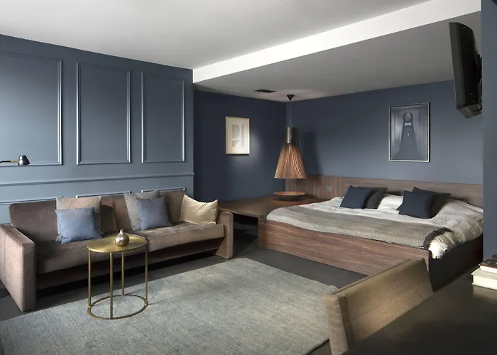 COMMUNE suites