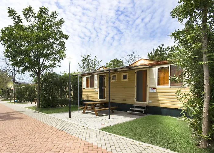 Hu Roma Camping In Town