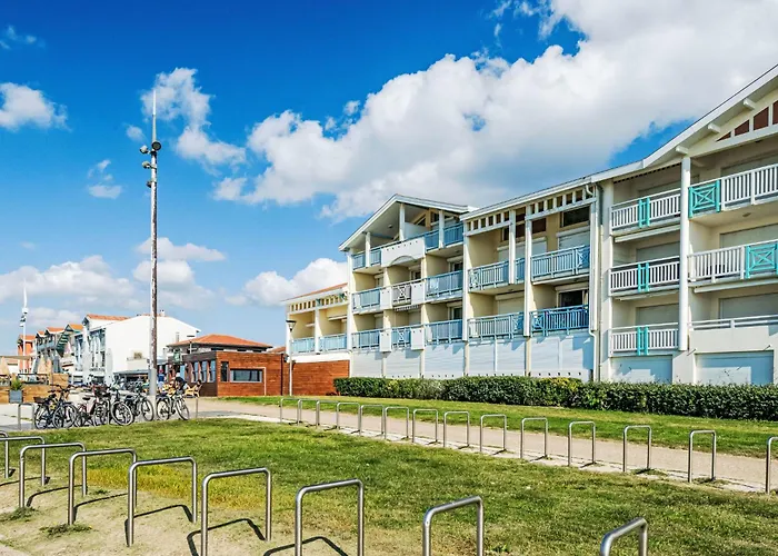 Apartment Les Hauts De La Corniche By Interhome