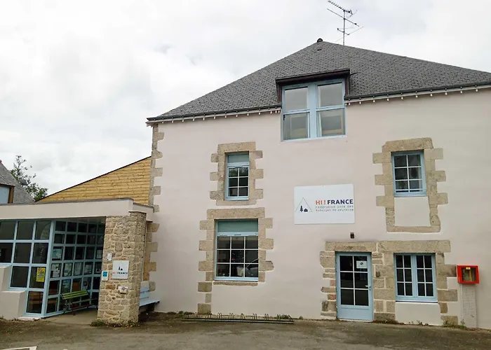 Hotel pres du College: Auberge de Jeunesse HI Pontivy